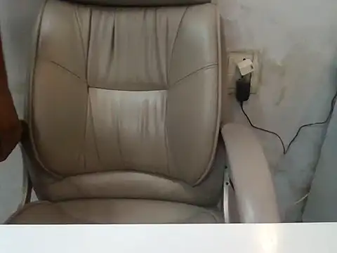 Aloneisbest Chat XXX live