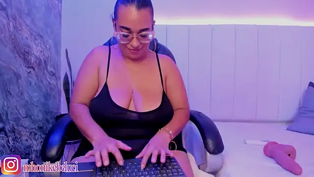 Chat +18 de MHONIKBELUCCI ao vivo