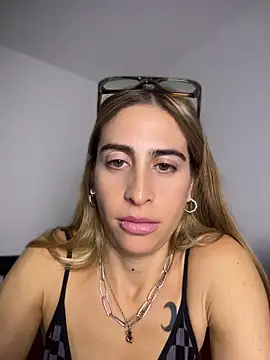 دردشة NicoleWilder الجنسية المباشرة