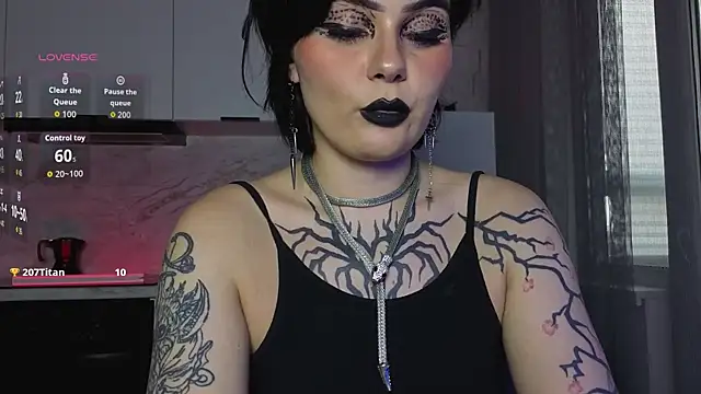 IntrigueYourDay Adlı Modelin Canlı XXX Sohbeti