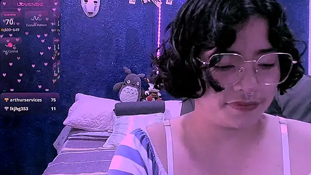 دردشة NinaYellow الجنسية المباشرة