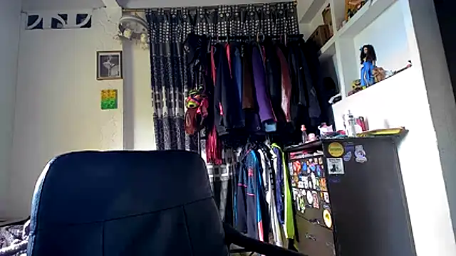 Little_Doll25 Adlı Modelin Canlı XXX Sohbeti