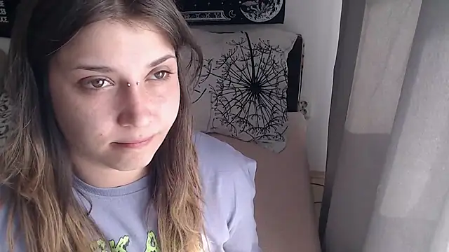 AlienforTwenty's Live XXX Chat