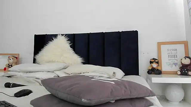 melanie_roux__n Live XXX chat