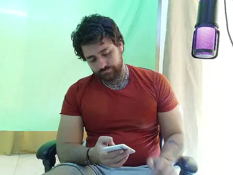 aronmiller404 webcam show