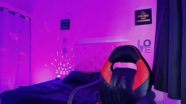 Онлайн чат XXX naomifire_