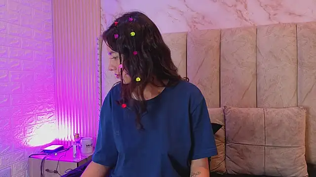 Alahia_Bloom's Live XXX Chat