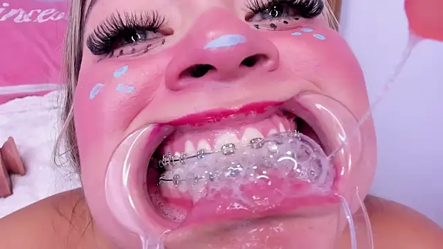 Онлайн ча т XXX miss__evolet