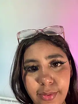 LunaRose18 Adlı Modelin Canlı XXX Sohbeti