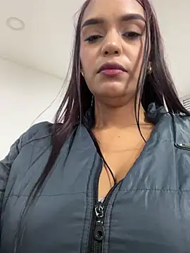 Sara-77 élő XXX-chatje