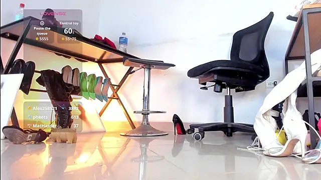 Orianaflores1's Live XXX Chat