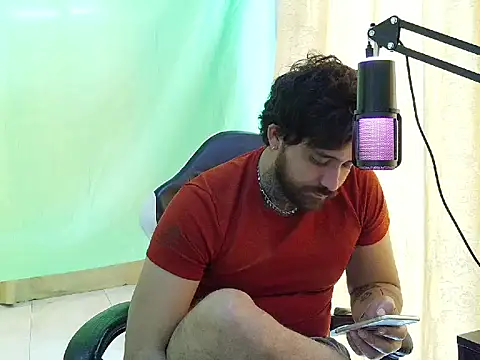 aronmiller404 网络视讯表演