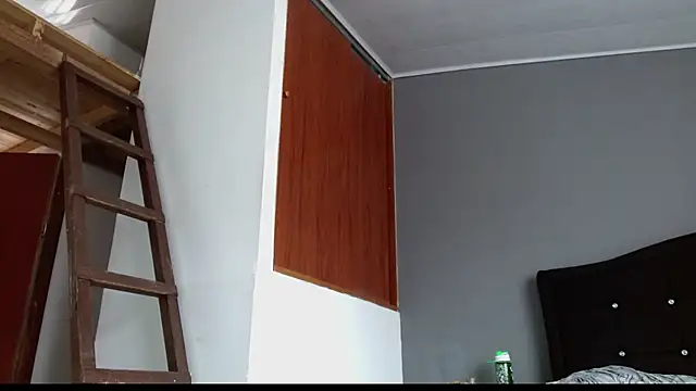 Emilia_1995's Live XXX Chat