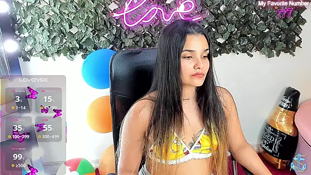 DestinyHills' Live XXX Chat
