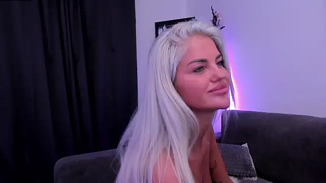 دردشة Nia_Blondie_X الجنسية المباشرة