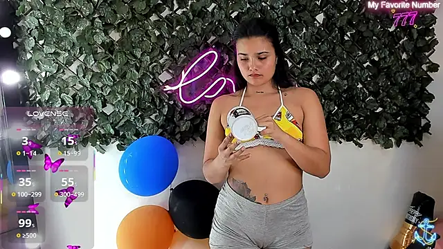 DestinyHills' Live XXX Chat