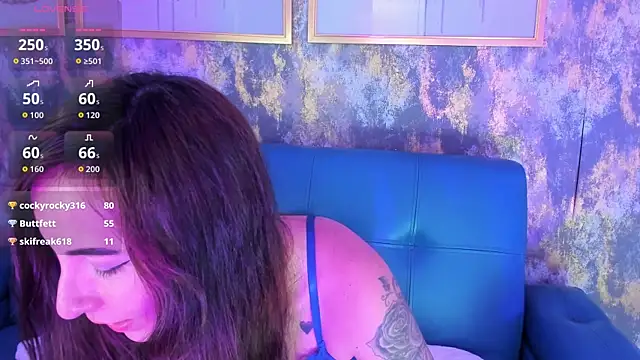 Chatroom XXX en direct de HollyBloom_