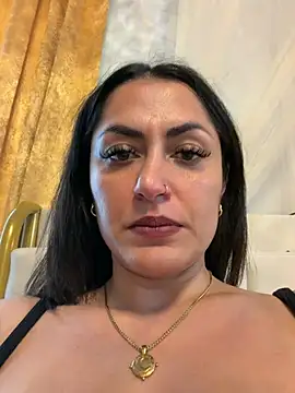 YourQueen18 Show in webcam