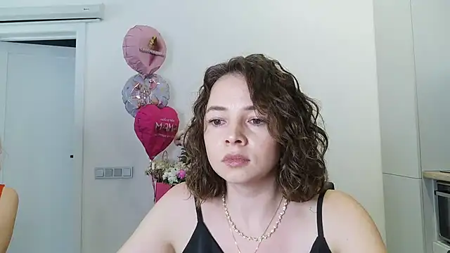 Selenneh: онлайн-секс-чат