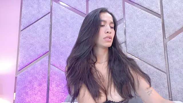 Chat +18 de JuliaaVega ao vivo