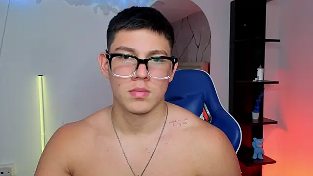 Онлайн чат XXX JamesCr_