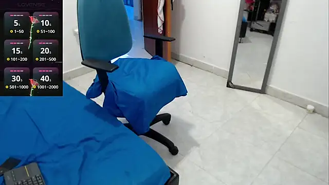 LAURA_Foxht élő XXX-chatje