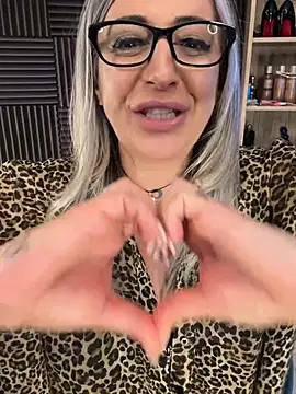 צ'אט XXX בשידור חי של Little_Naughty30