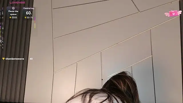 Chat +18 de MuseumOFvanne ao vivo