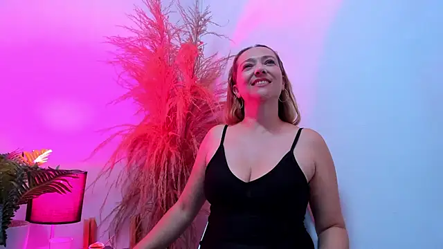 دردشة KahiaSmith الجنسية المباشرة