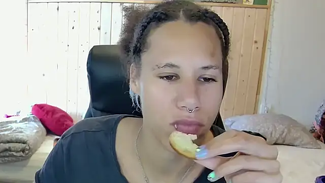 دردشة AaliyahHarris الجنسية المباشرة