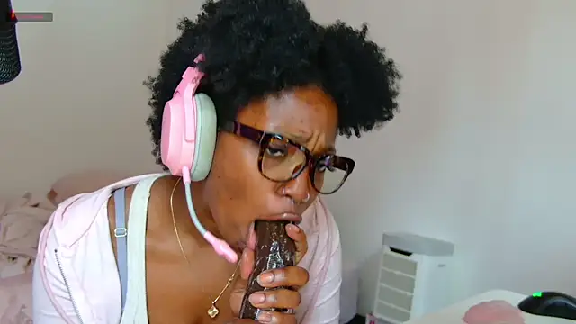 mochakaia's Webcam Show