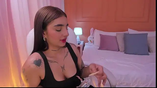 Abriil_cutee élő XXX-chatje