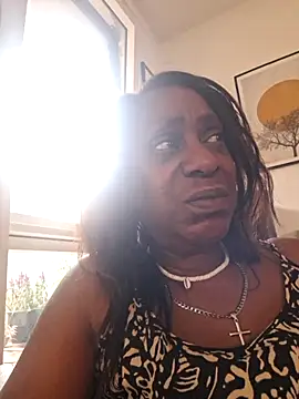EbonyBlue-x Adlı Modelin Canlı XXX Sohbeti
