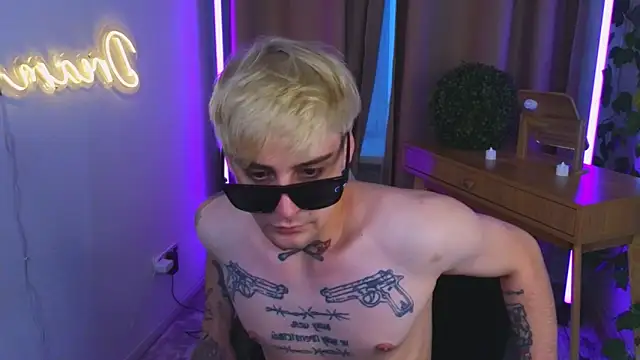 צ'אט XXX בשידור חי של drillfi11