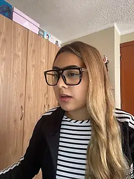 Miabonnett_ Adlı Modelin Canlı XXX Sohbeti