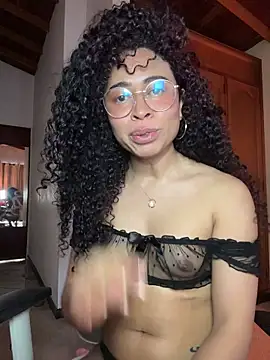 Chat +18 de GabriSaenz ao vivo