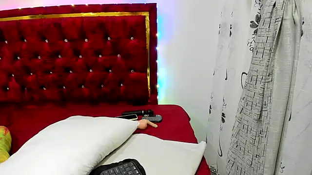 charlloteevans_X Adlı Modelin Canlı XXX Sohbeti