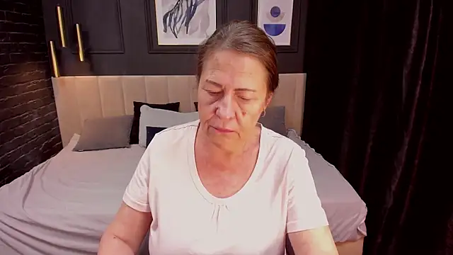 LindaPassionate Adlı Modelin Canlı XXX Sohbeti