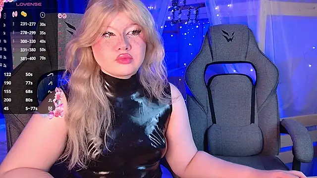 MaoqiBeverly Adlı Modelin Canlı XXX Sohbeti