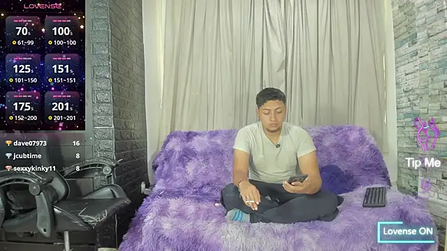 NoahAndBunny's Live XXX Chat