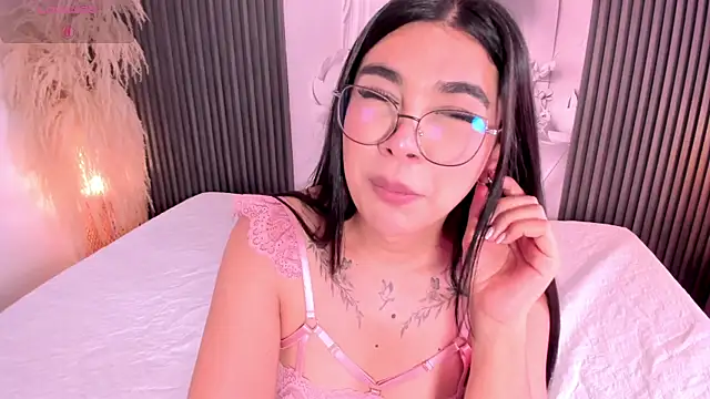 RoseCassie Chat XXX in diretta