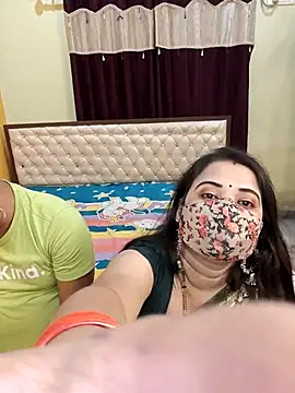 XXX chat uživo modela MONAJI_HOT