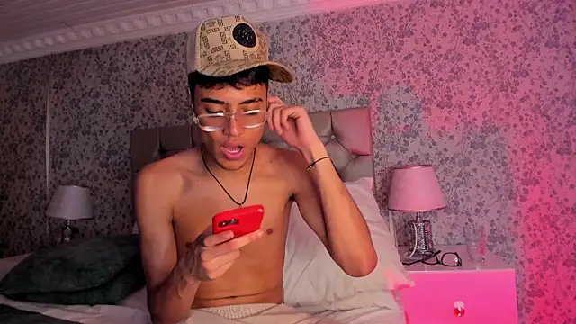 DannTaylor XXX чат на живо