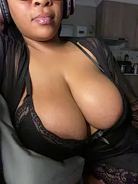 YellowHoneyDip's Live XXX Chat