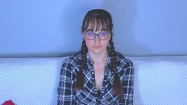 دردشة TessaDoll الجنسية المباشرة