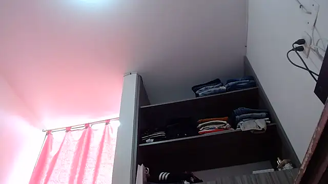 دردشة nicolle_milf1978 الجنسية المباشرة