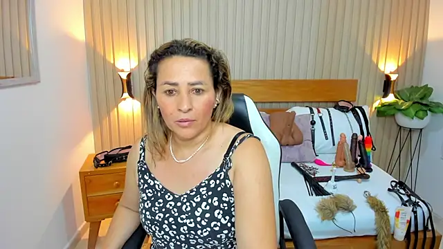 Chat +18 de luciana_ballesteros_ ao vivo