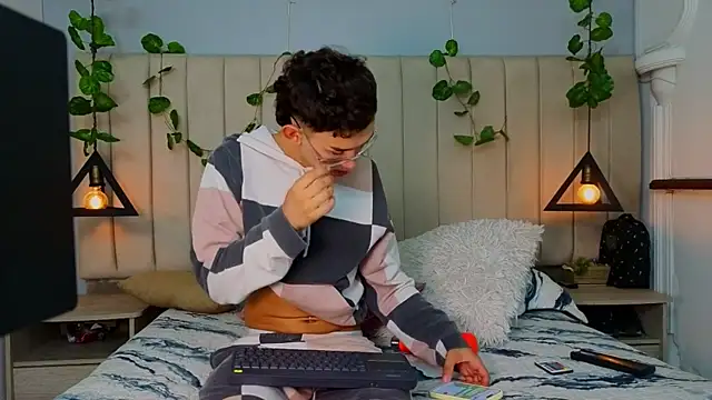 Chat +18 de velvetkai ao vivo