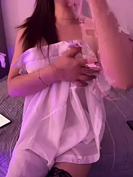 Emily_99 即時 XXX 聊天