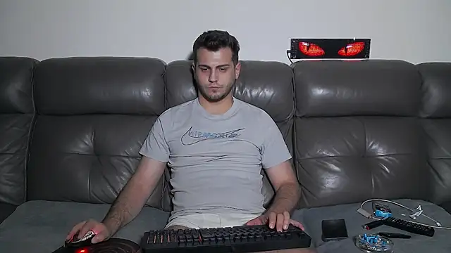 دردشة CrazyDom1 الجنسية المباشرة